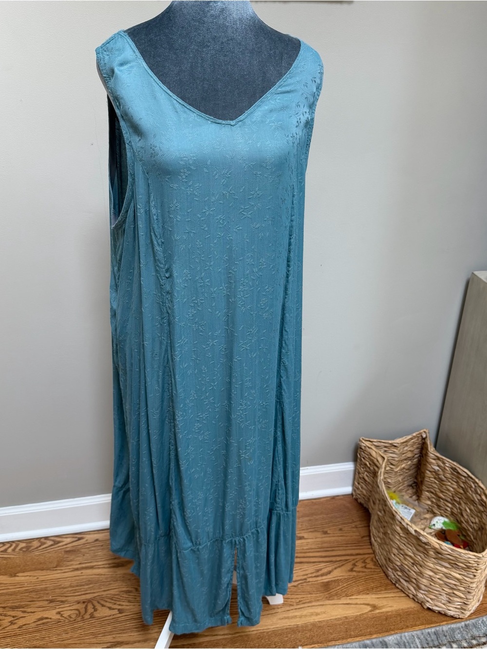 Vintage April too! Cornell sleeveless shift maxi dress floral embossed print